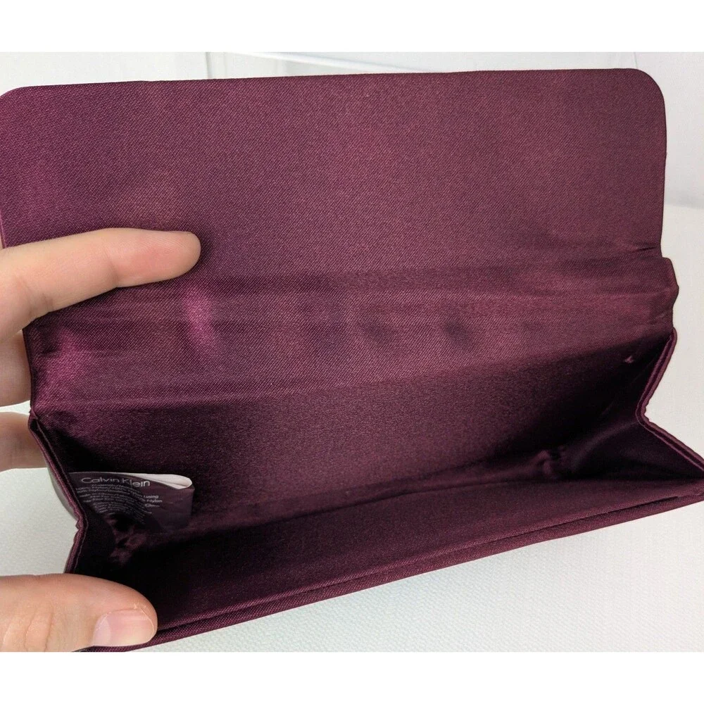 Calvin Klein Burgundy Nylon Clutch Cosmetics Toiletries Case Magnetic Close